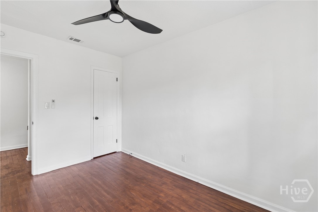 1106 E 53rd Street Property Photo 32