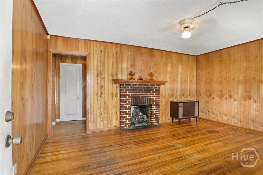403 Pinehurst Place Property Photo 6