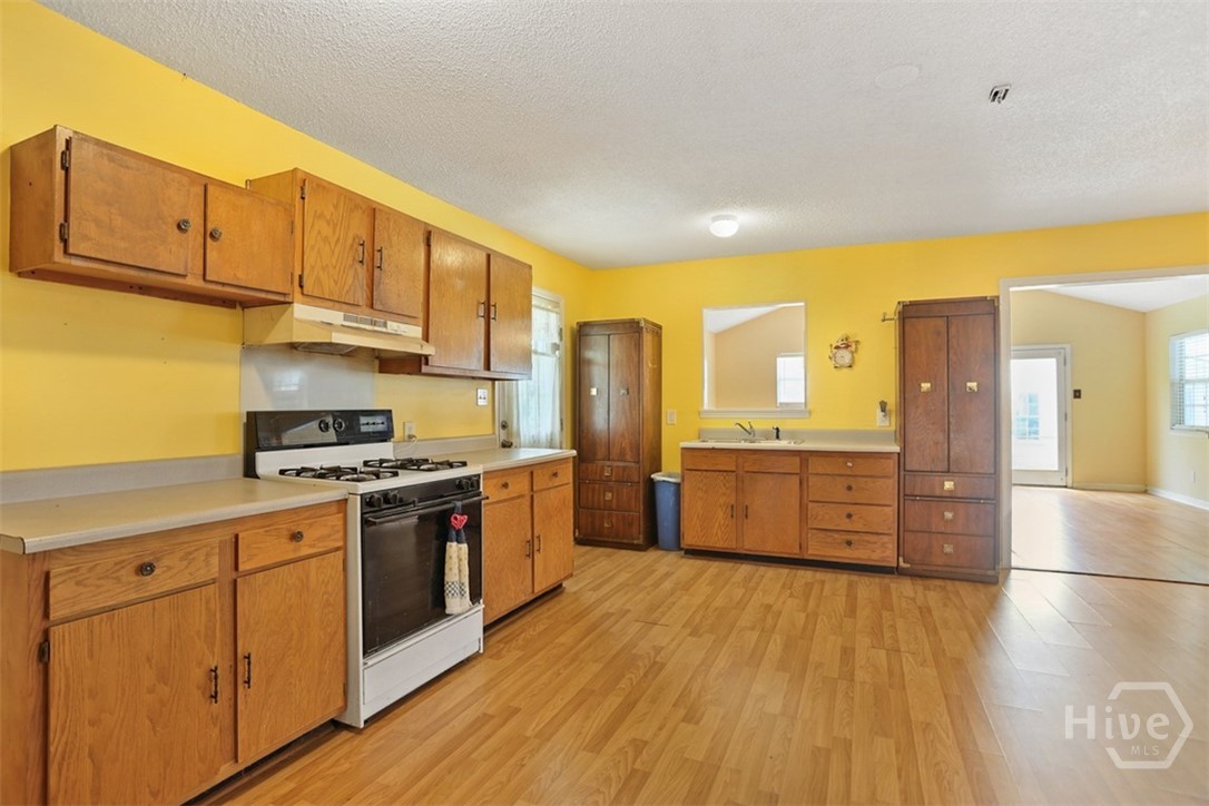 403 Pinehurst Place Property Photo 8