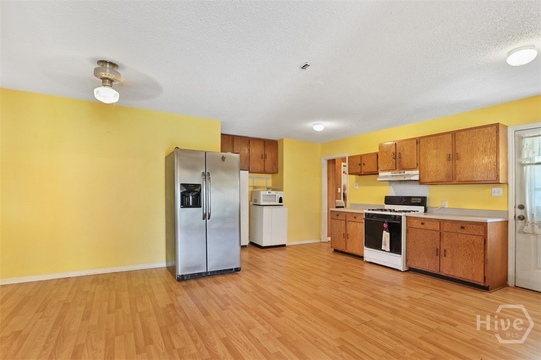 403 Pinehurst Place Property Photo 11