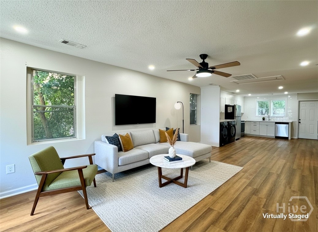 2032 Eppinger Street Property Photo 3