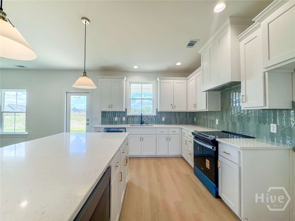 151 Cottage Loop Property Photo 6