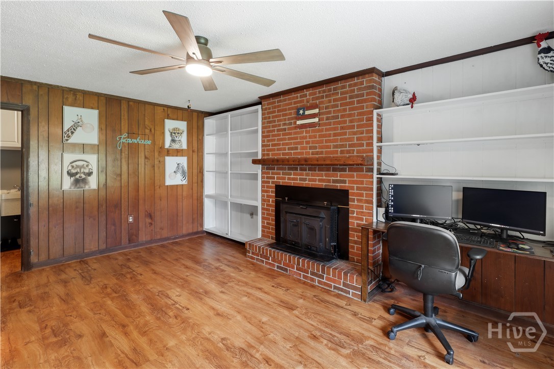 205 W 4th Street Property Photo 5