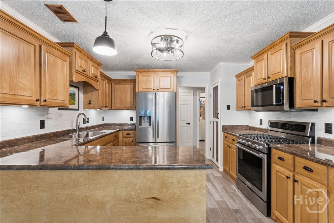 126 Holcomb Street Property Photo 8