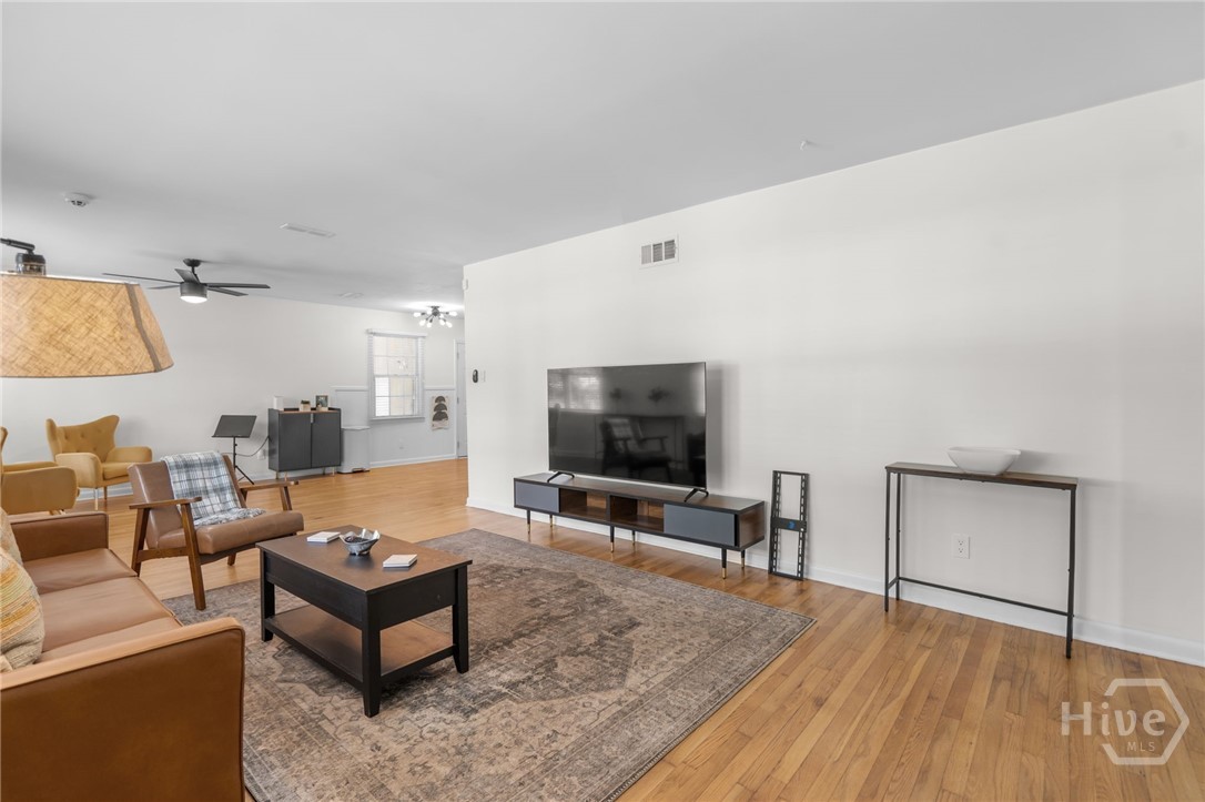 1315 E 69th Street Property Photo 5