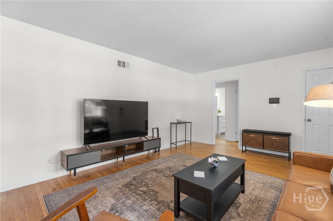 1315 E 69th Street Property Photo 8