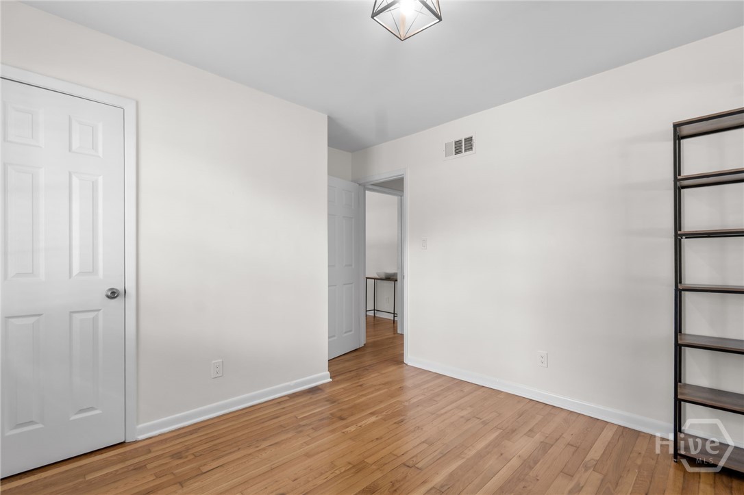 1315 E 69th Street Property Photo 22