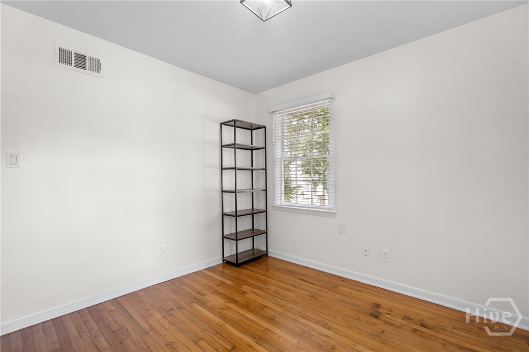 1315 E 69th Street Property Photo 23