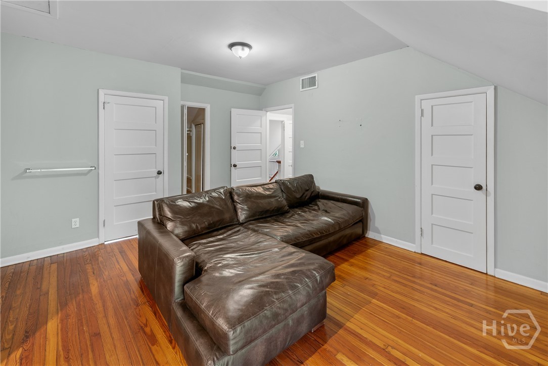 121 E Victory Drive Property Photo 53