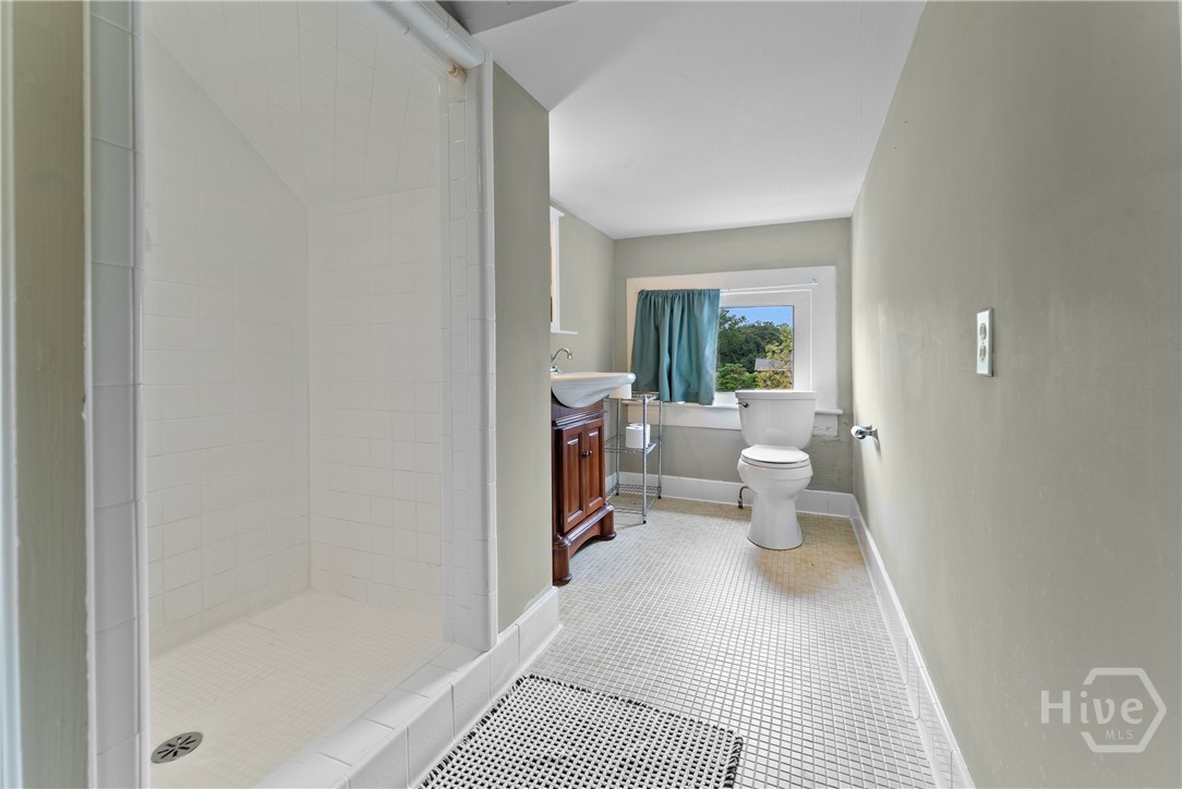 121 E Victory Drive Property Photo 57