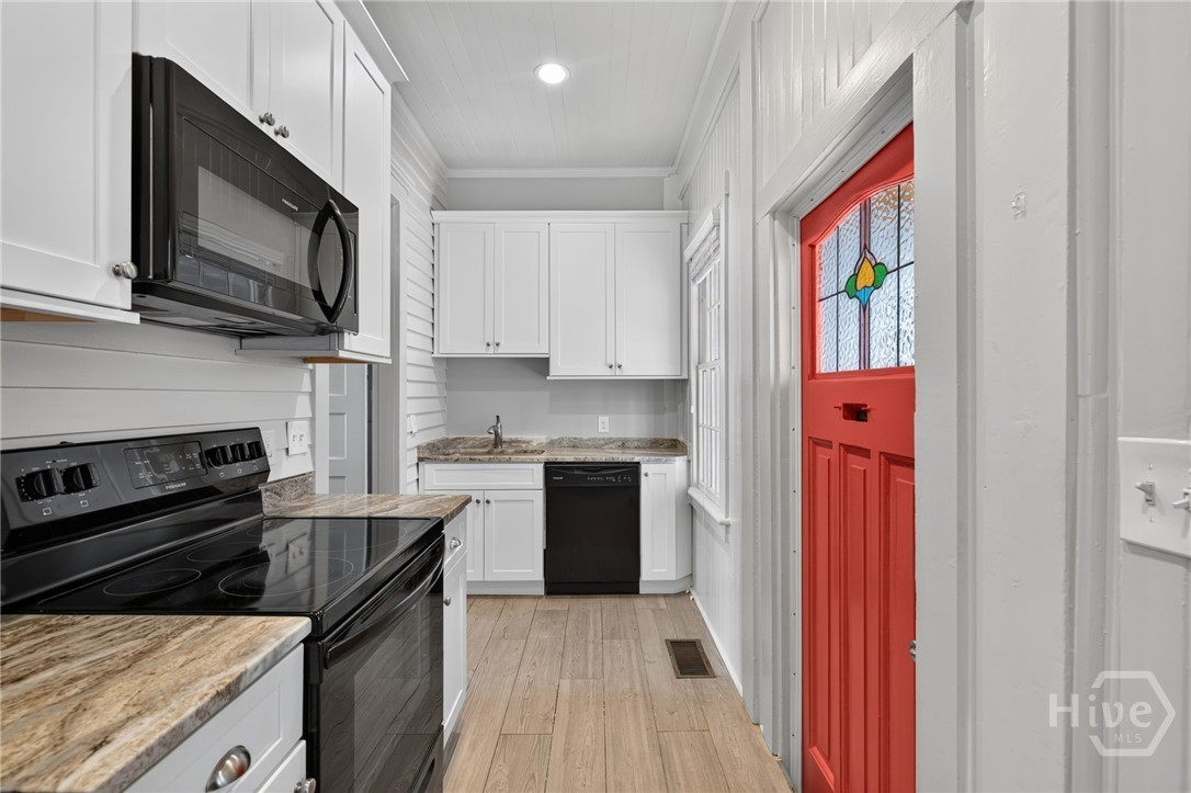 902 Barnard Street Property Photo 12
