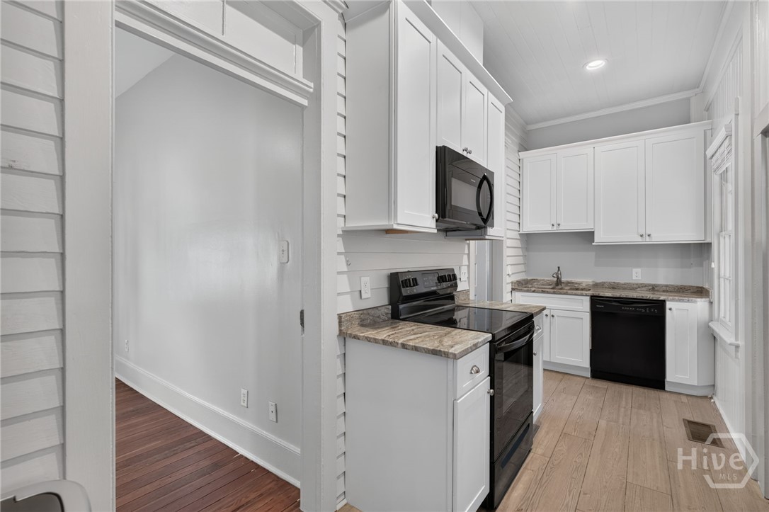 902 Barnard Street Property Photo 14