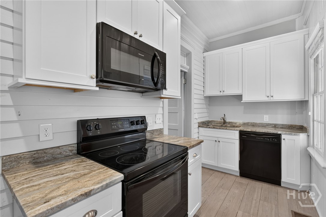 902 Barnard Street Property Photo 15