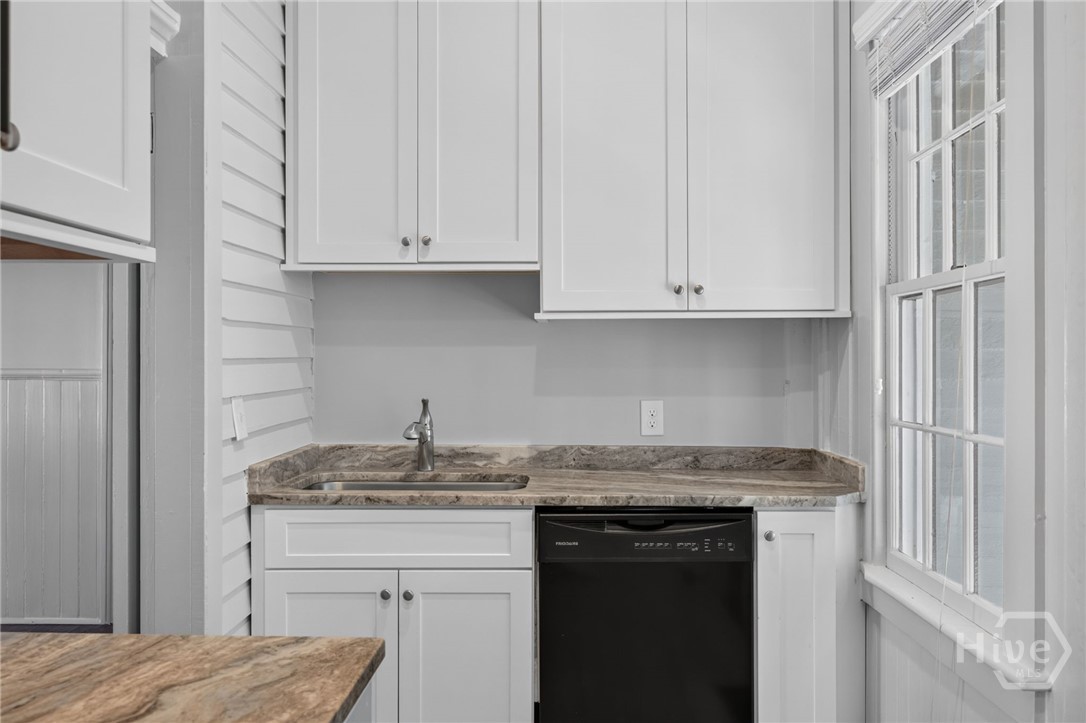 902 Barnard Street Property Photo 16