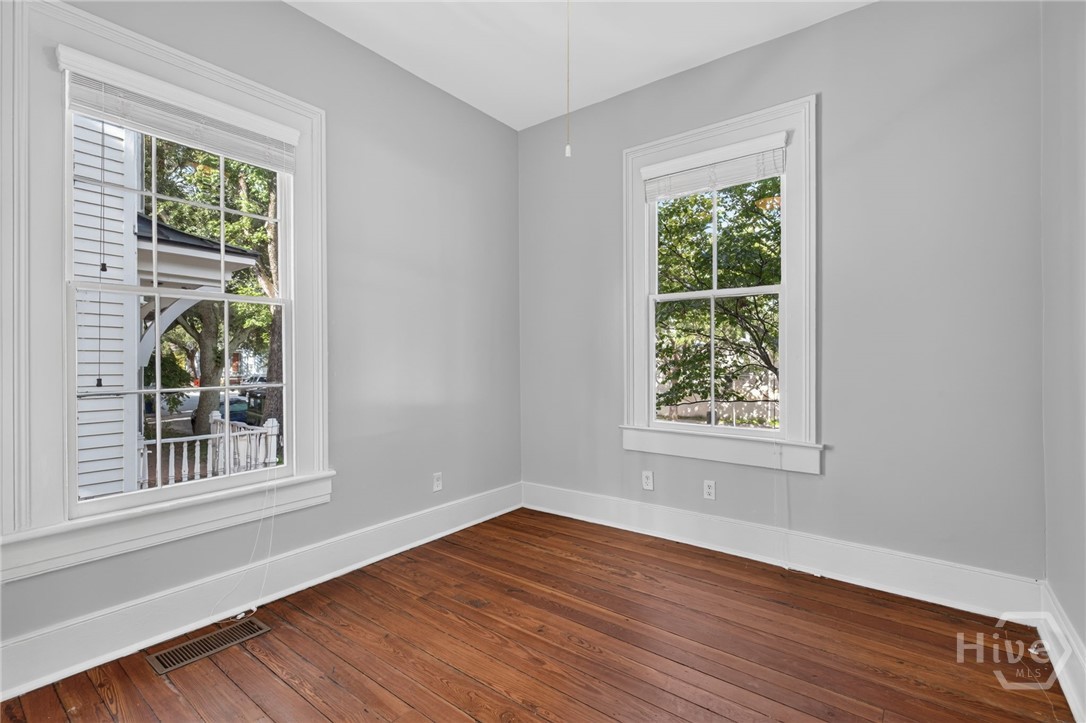 902 Barnard Street Property Photo 18