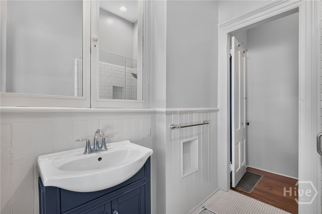 902 Barnard Street Property Photo 27
