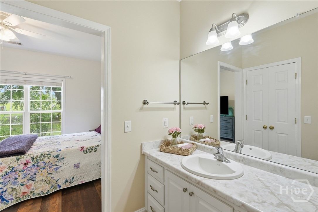 1201 E Hampton Drive Property Photo 15