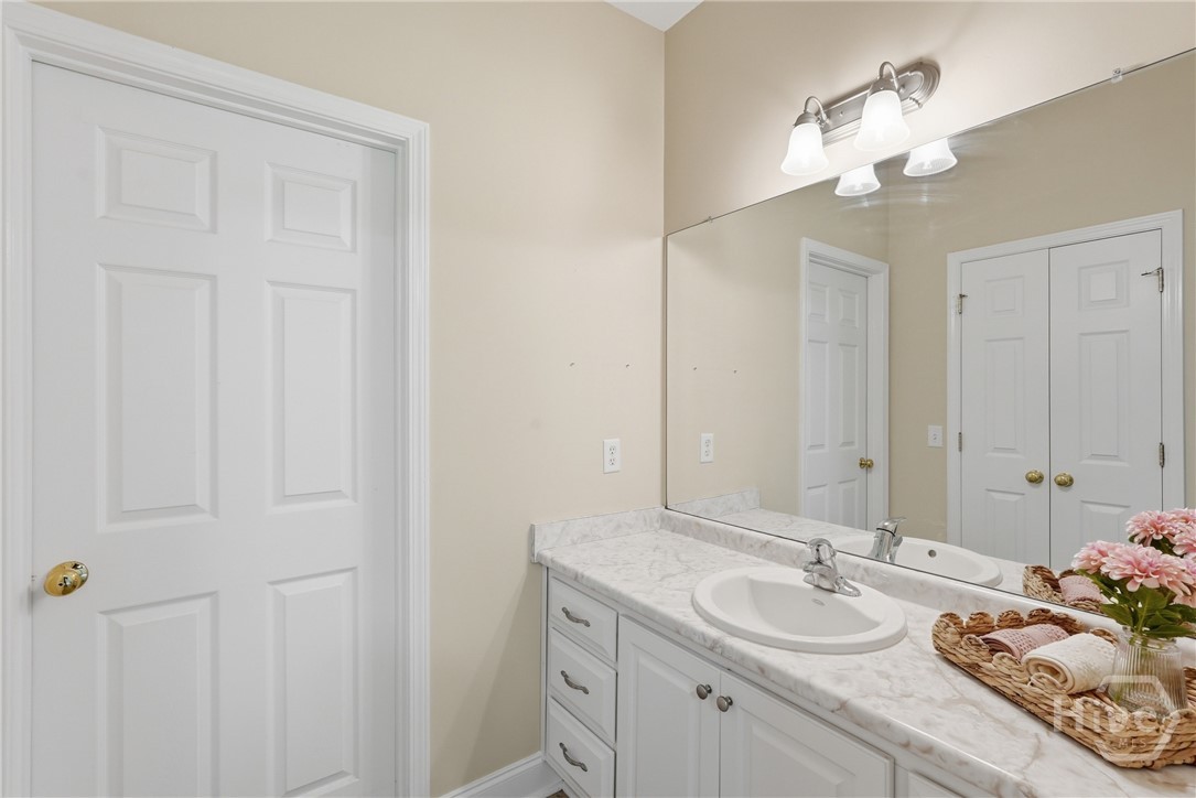 1201 E Hampton Drive Property Photo 17