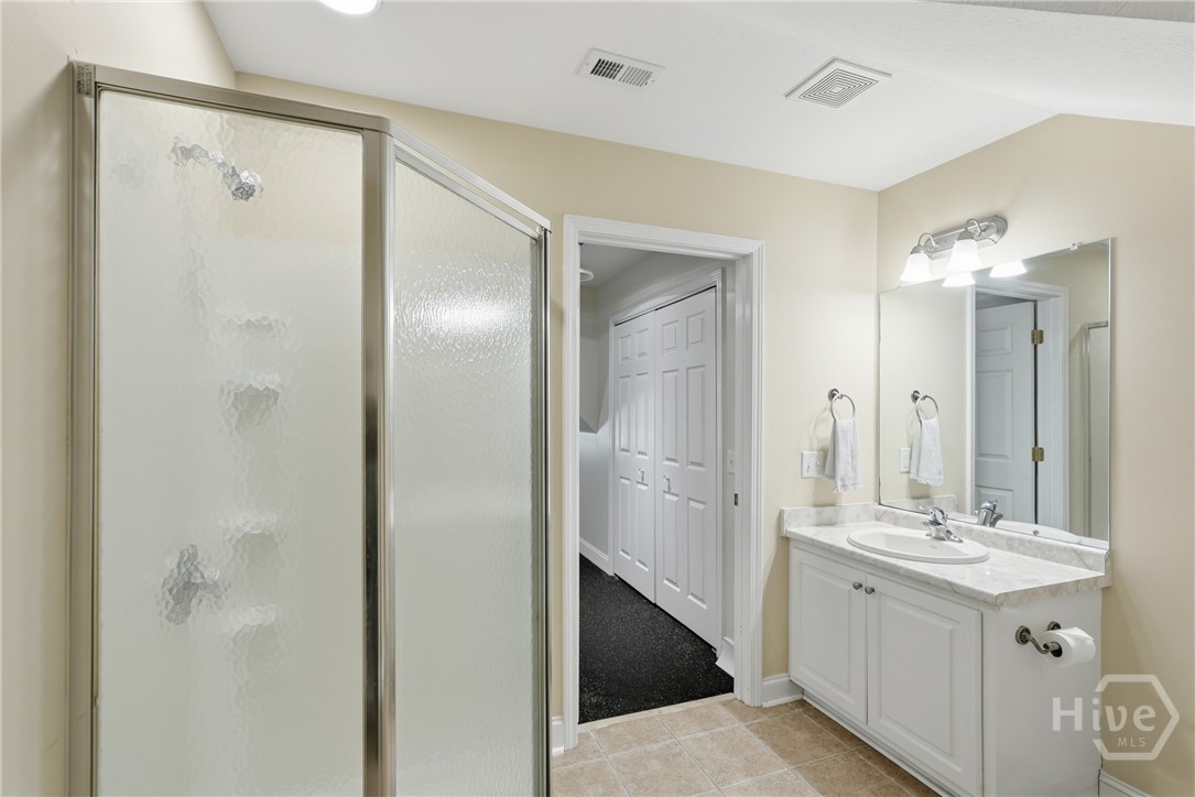 1201 E Hampton Drive Property Photo 28