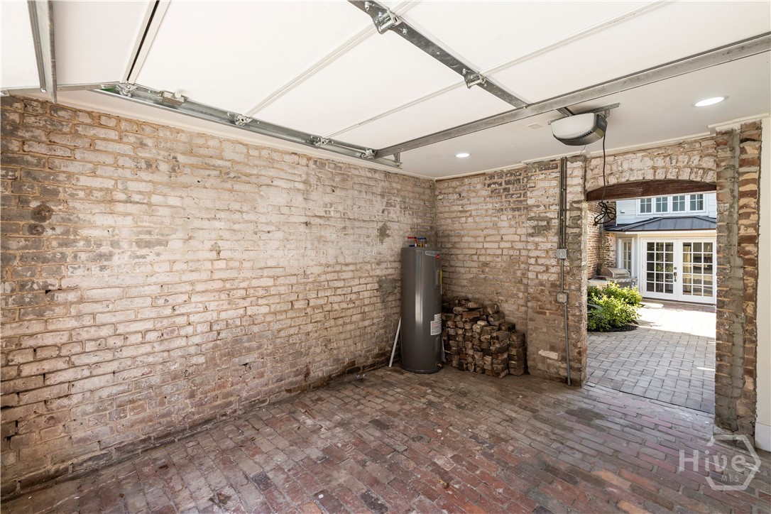 419 E Charlton Street Property Photo 16
