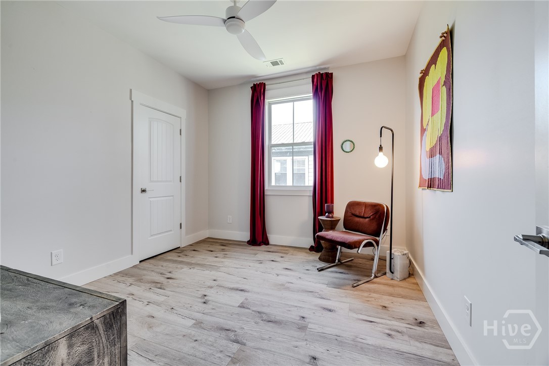 1135 E Park Avenue Property Photo 23