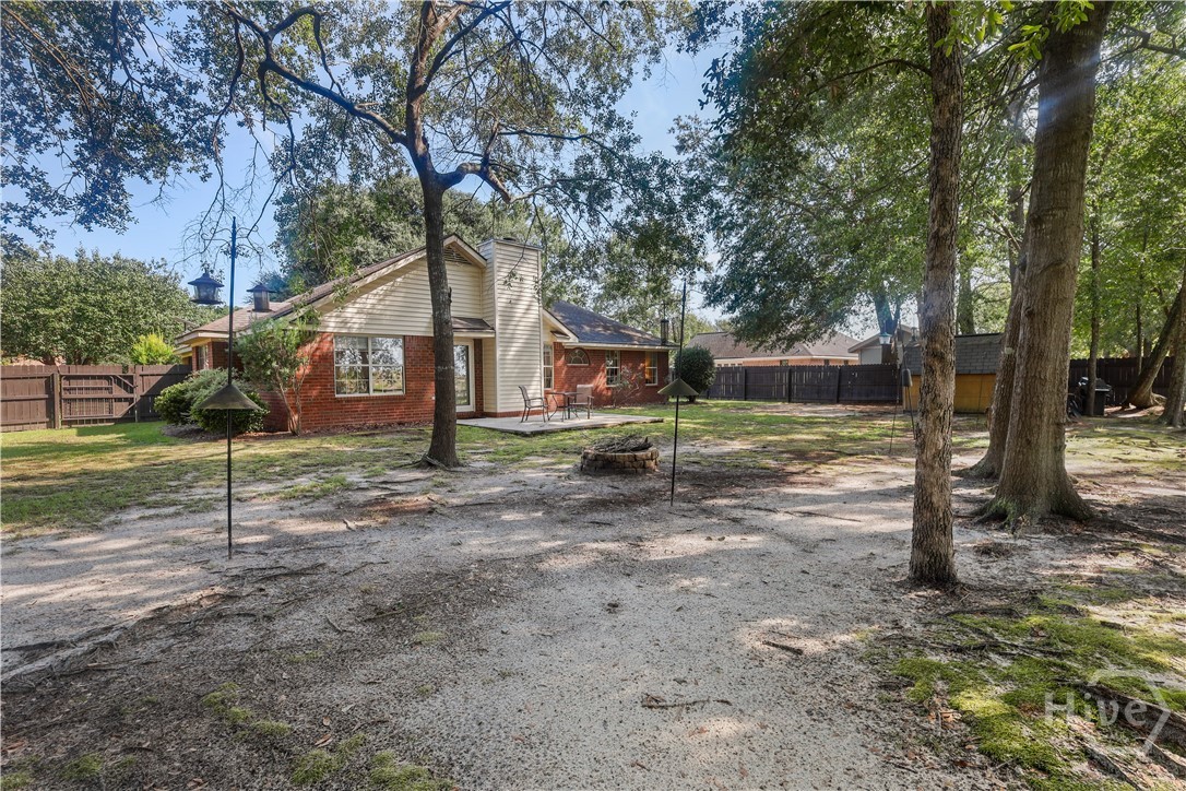 135 Hawthorne Drive Property Photo 3