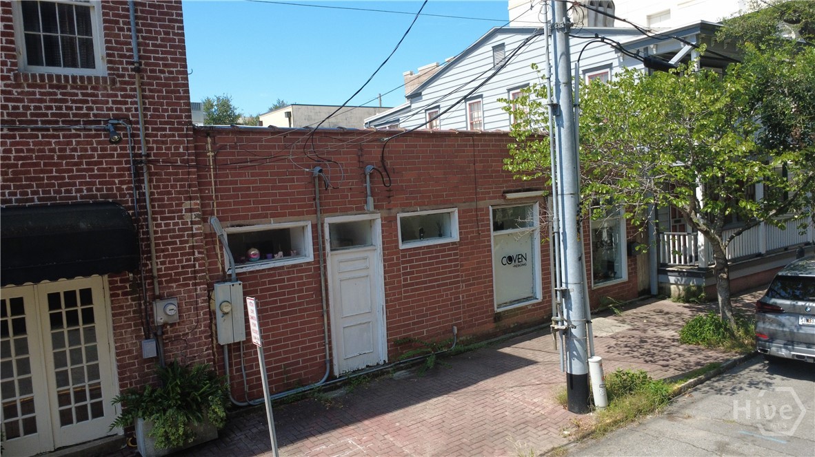 305 W Harris Street Property Photo 4