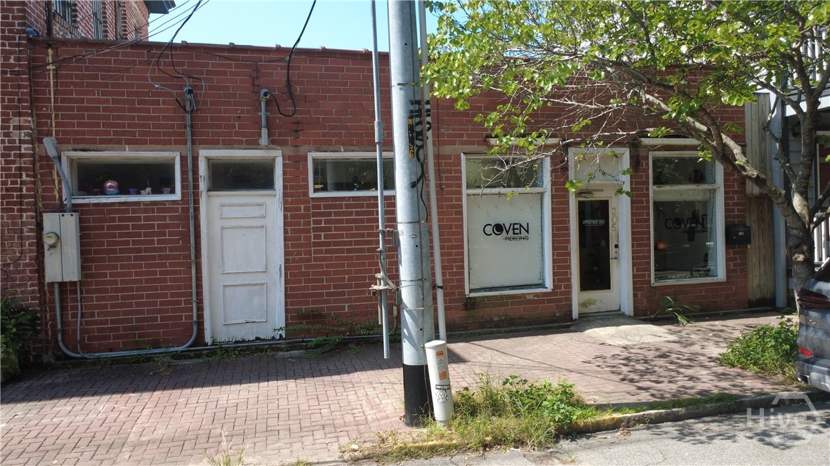 305 W Harris Street Property Photo 8