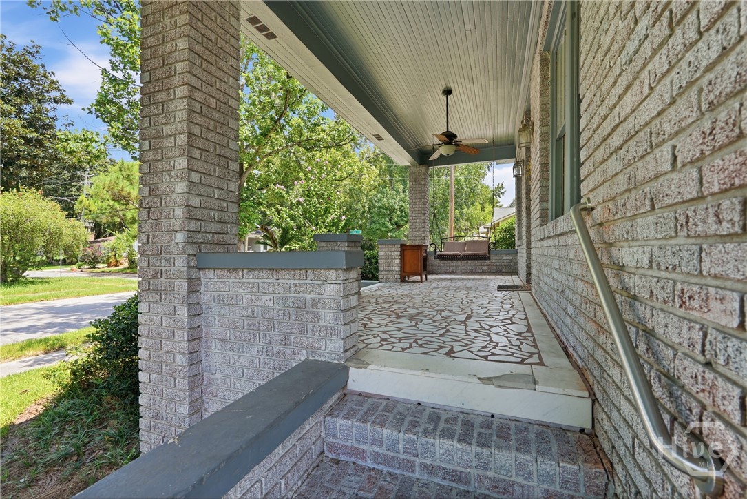 1323 E 48th Street Property Photo 4