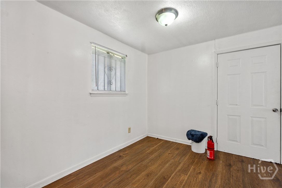 1135 Collins Street Property Photo 8