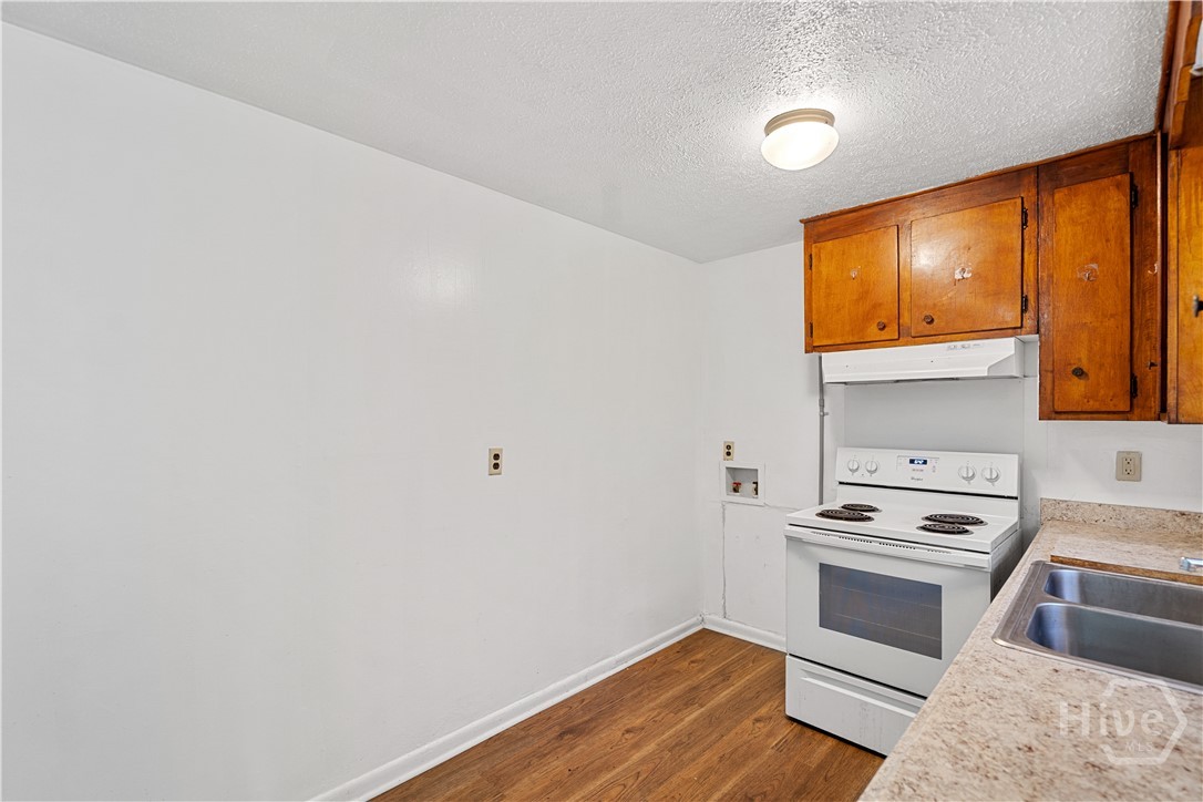1135 Collins Street Property Photo 10