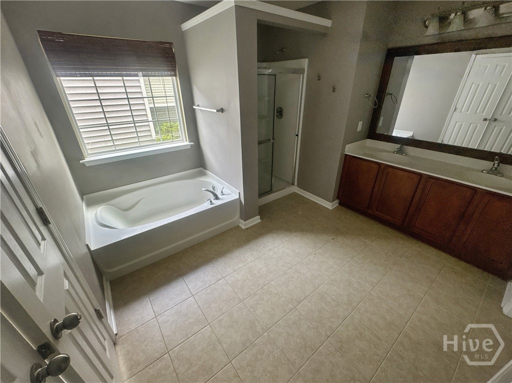 36 Central Park Way Property Photo 5