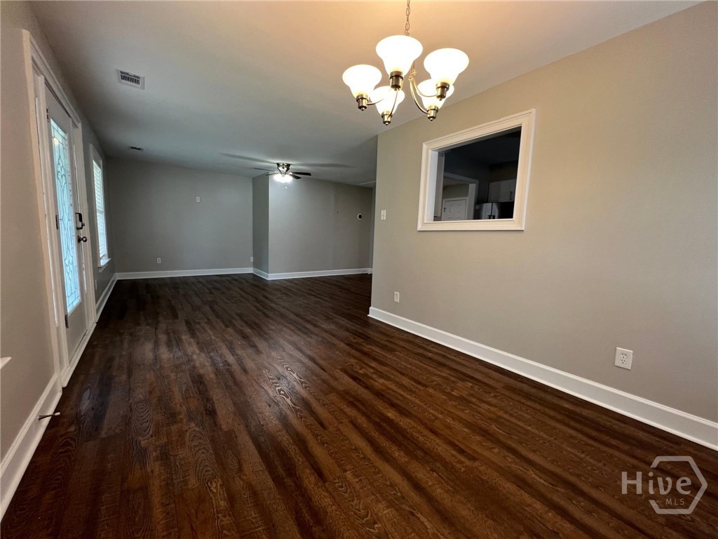 826 E 33rd Street Property Photo 2