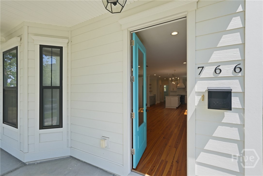 766 E Park Avenue Property Photo 3