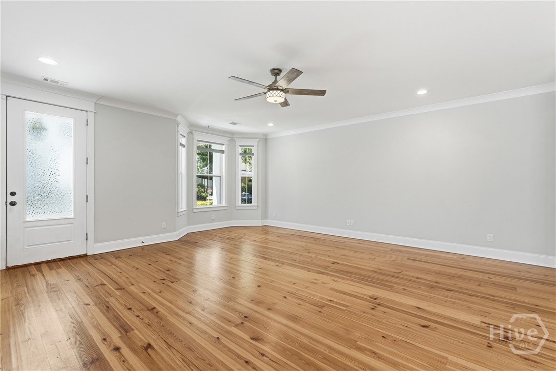 766 E Park Avenue Property Photo 5