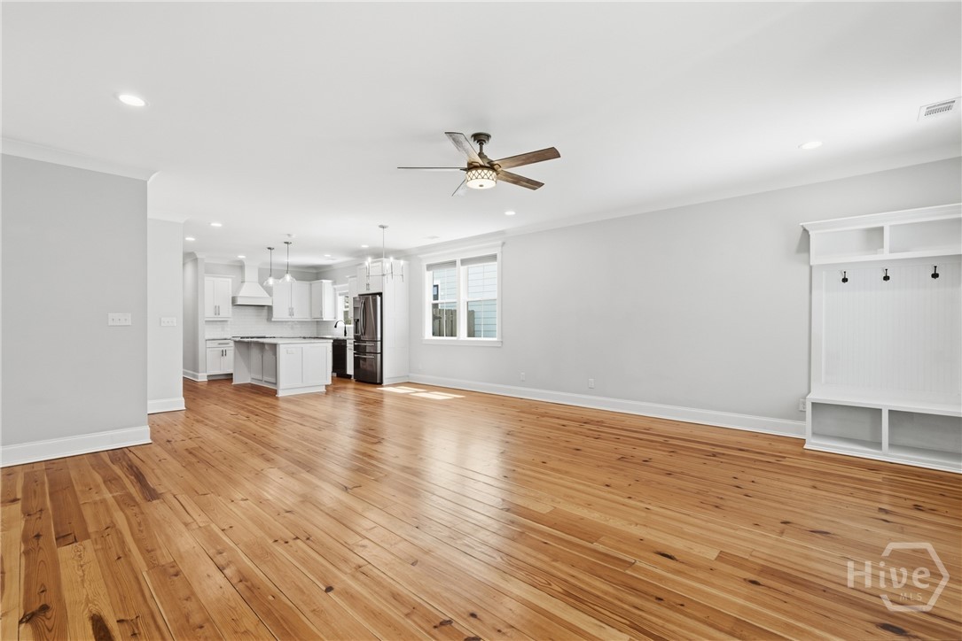 766 E Park Avenue Property Photo 7
