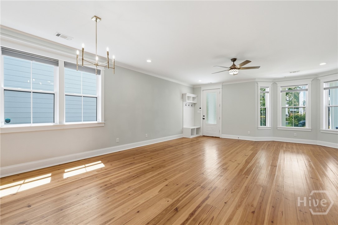 766 E Park Avenue Property Photo 8