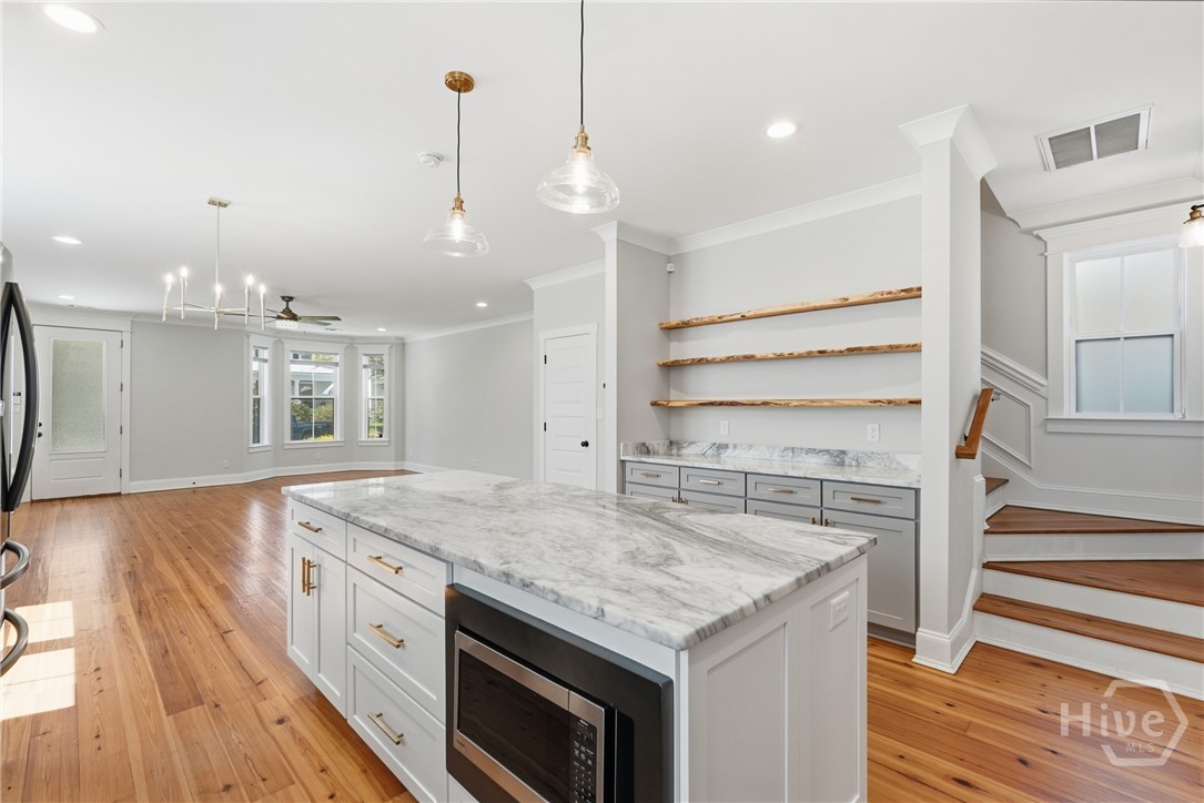 766 E Park Avenue Property Photo 12