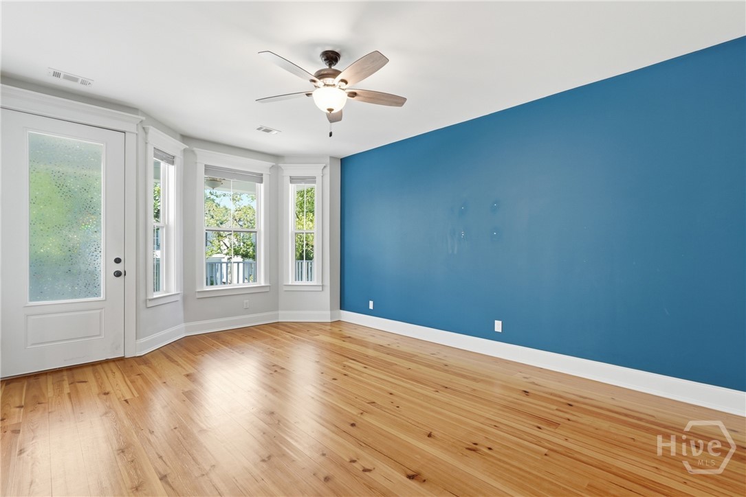 766 E Park Avenue Property Photo 15