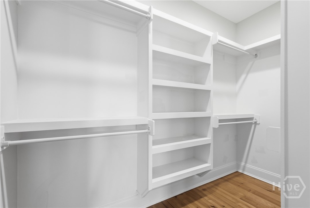 766 E Park Avenue Property Photo 18