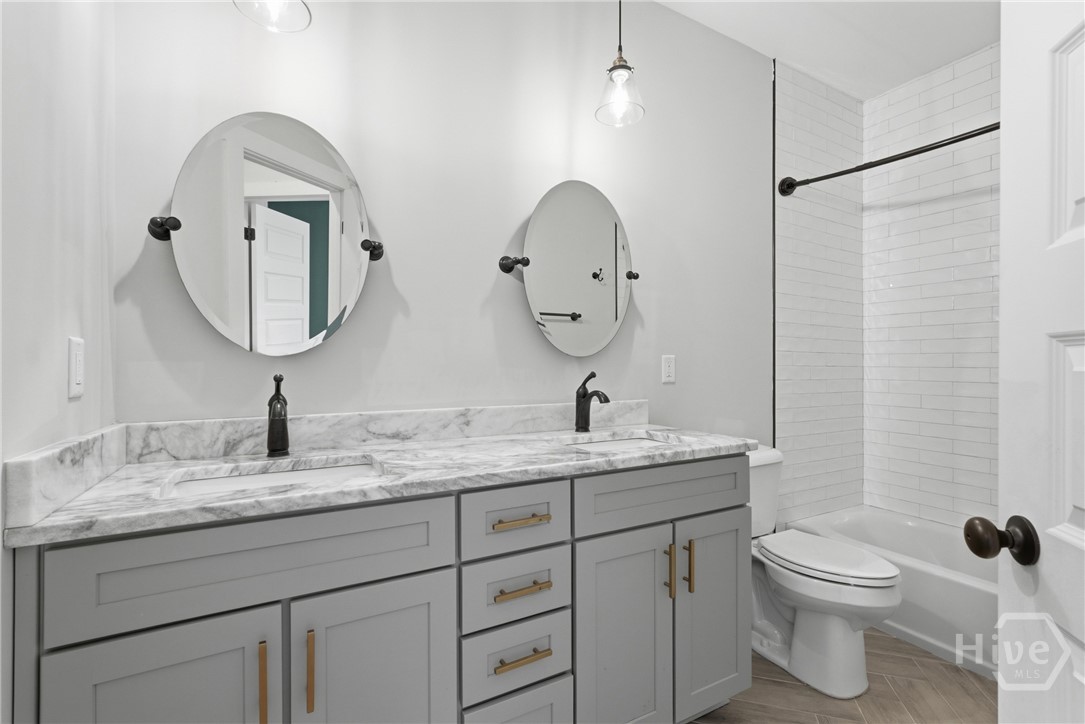 766 E Park Avenue Property Photo 23