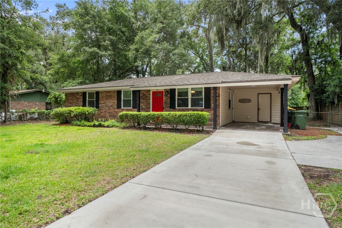 527 Red Oak Drive Property Photo 3