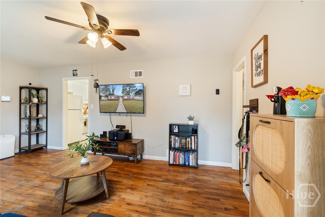 325 Manor Drive Property Photo 5