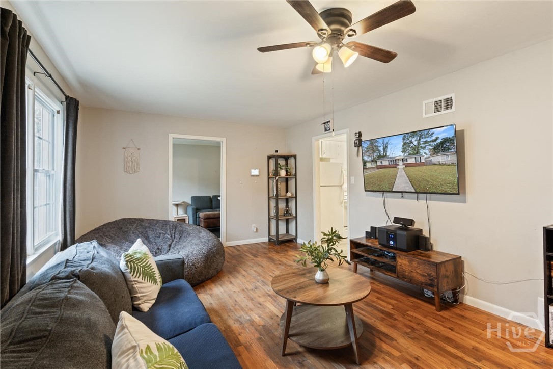 325 Manor Drive Property Photo 6