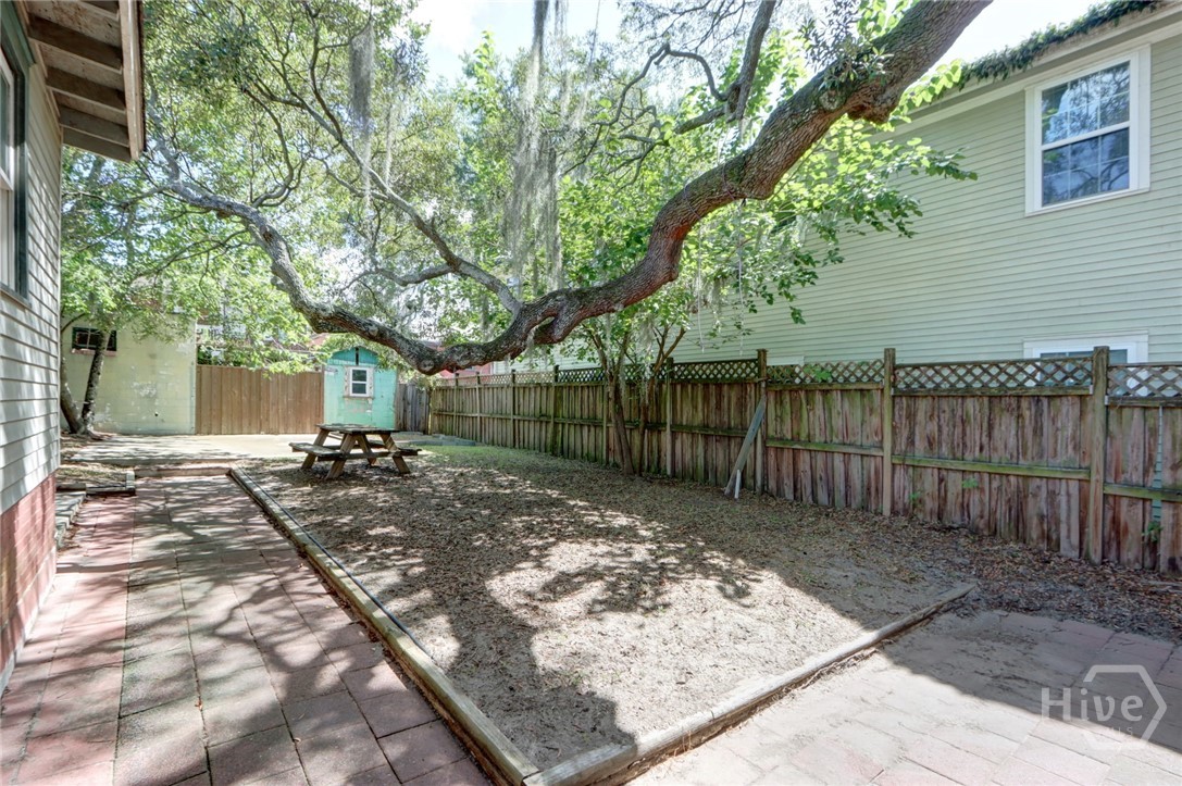 402 E 38th Street Property Photo 7