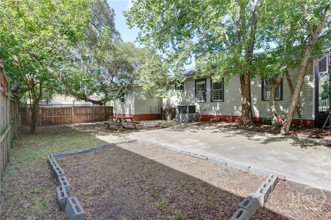 402 E 38th Street Property Photo 8