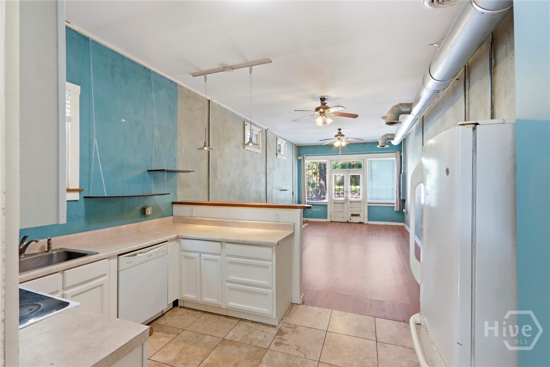 402 E 38th Street Property Photo 40