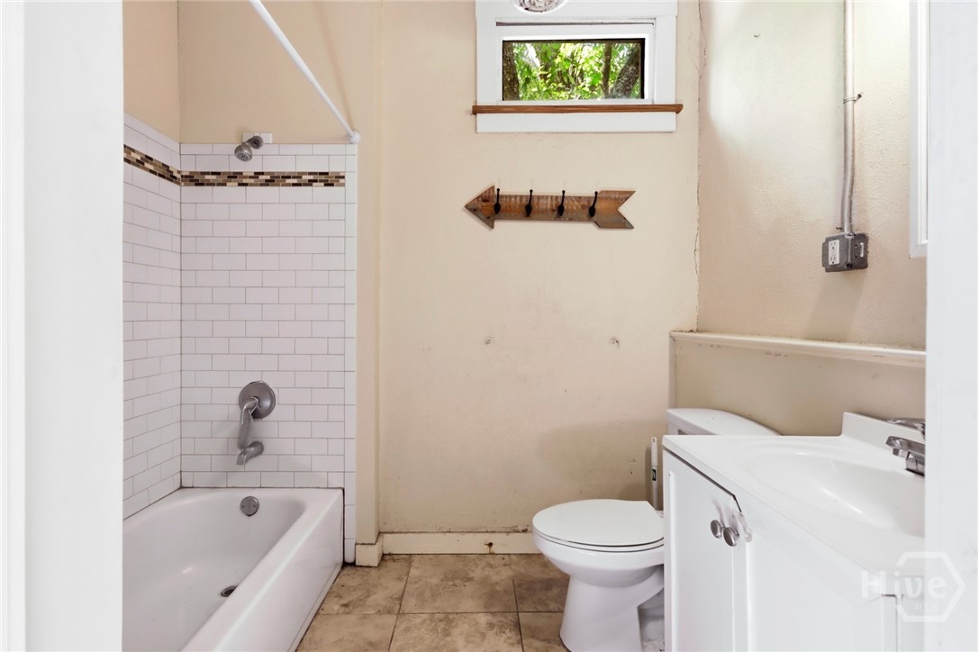 402 E 38th Street Property Photo 42