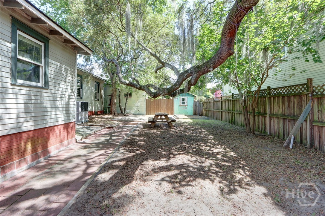 402 E 38th Street Property Photo 48