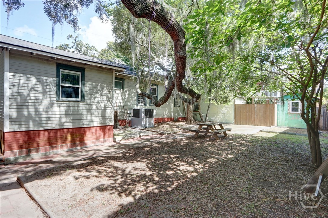 402 E 38th Street Property Photo 49